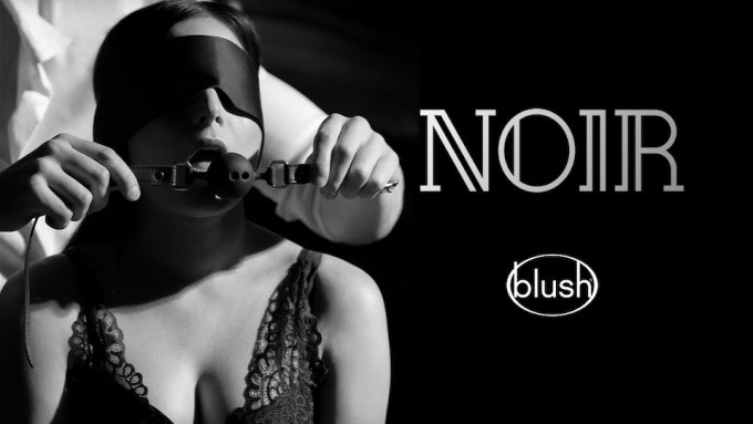 Blush Neuheiten Debüts BDSM-inspirierte 'Noir'-Anzeige mit Sarah Russi