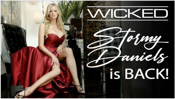Stormy Daniels kehrt zu Wicked Pictures zurück und unterschreibt einen Exklusivvertrag